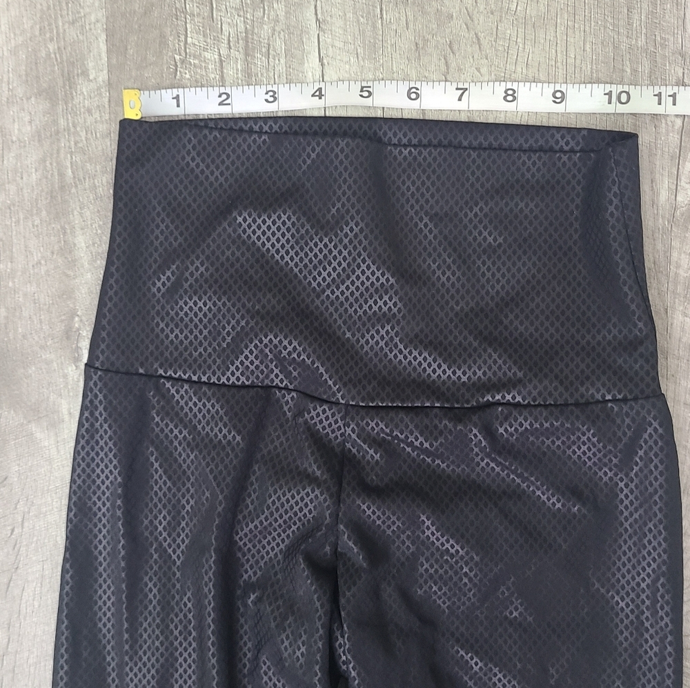 Onzie black shiny leggings, S/M - Picture 2 of 6